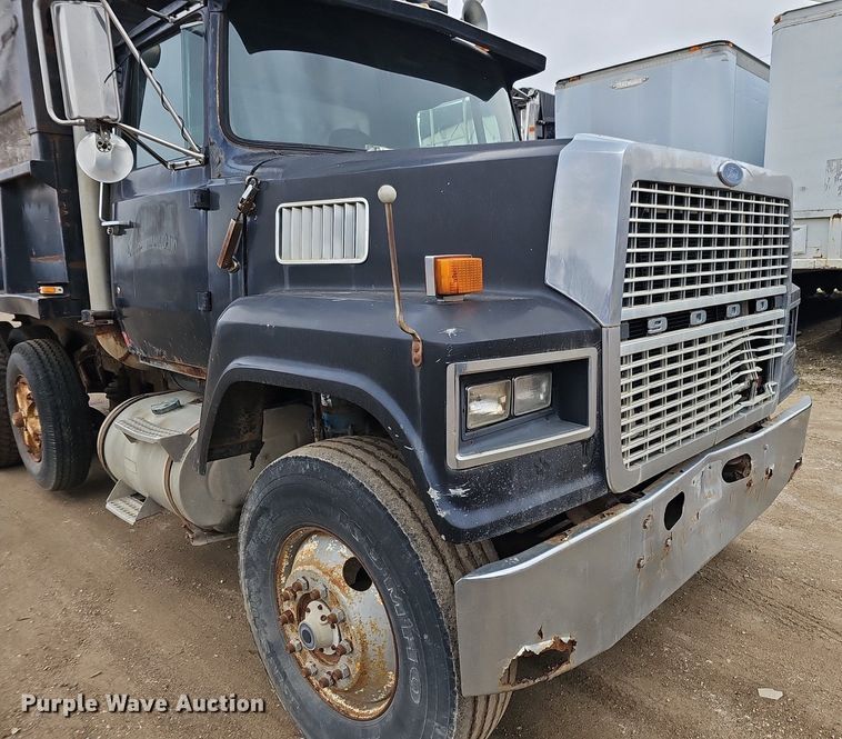 image for item DQ8670 1976 Ford 9000 dump truck