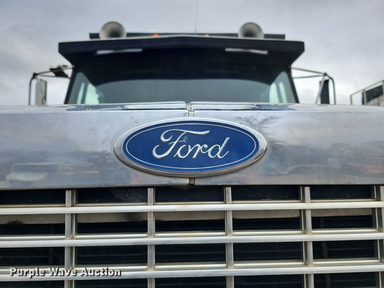 image for item DQ8670 1976 Ford 9000 dump truck