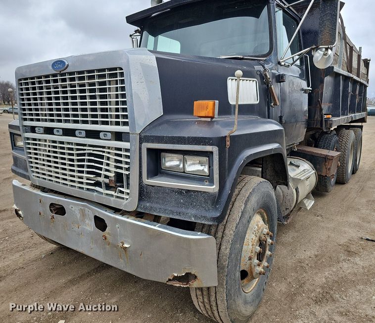 image for item DQ8670 1976 Ford 9000 dump truck