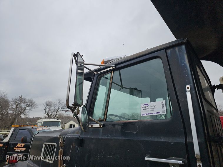 image for item DQ8670 1976 Ford 9000 dump truck