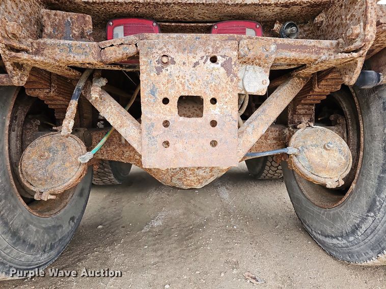 image for item DQ8670 1976 Ford 9000 dump truck