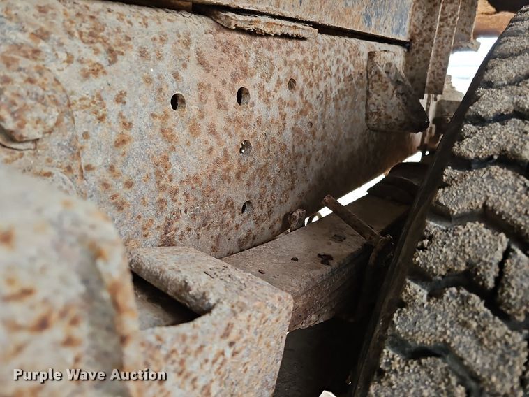 image for item DQ8670 1976 Ford 9000 dump truck