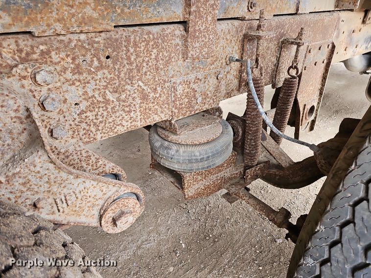 image for item DQ8670 1976 Ford 9000 dump truck