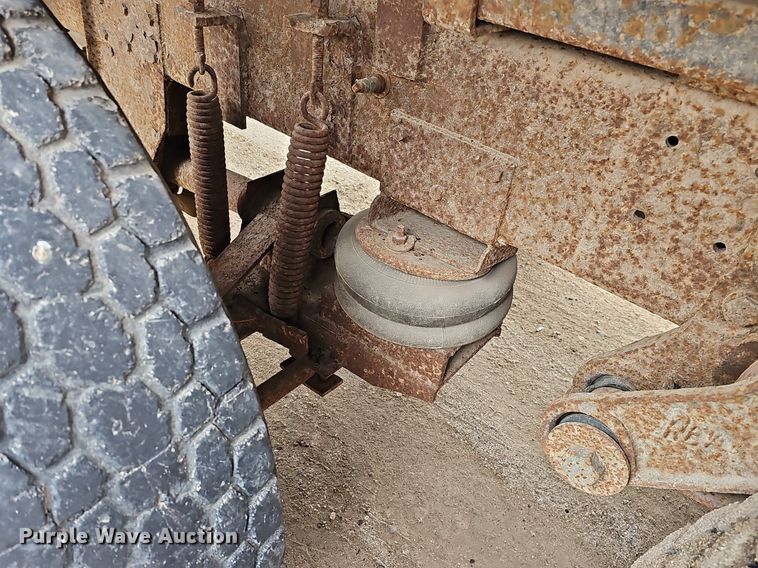 image for item DQ8670 1976 Ford 9000 dump truck