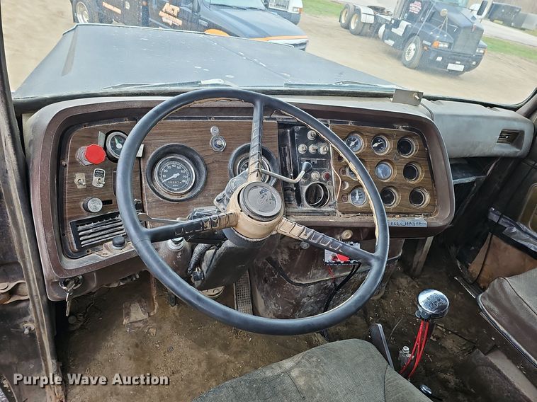 image for item DQ8670 1976 Ford 9000 dump truck