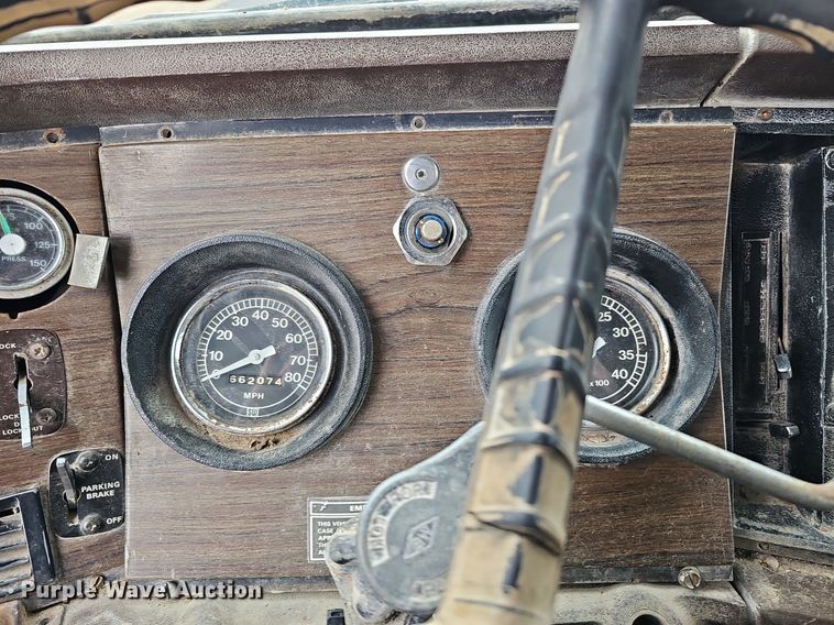 image for item DQ8670 1976 Ford 9000 dump truck