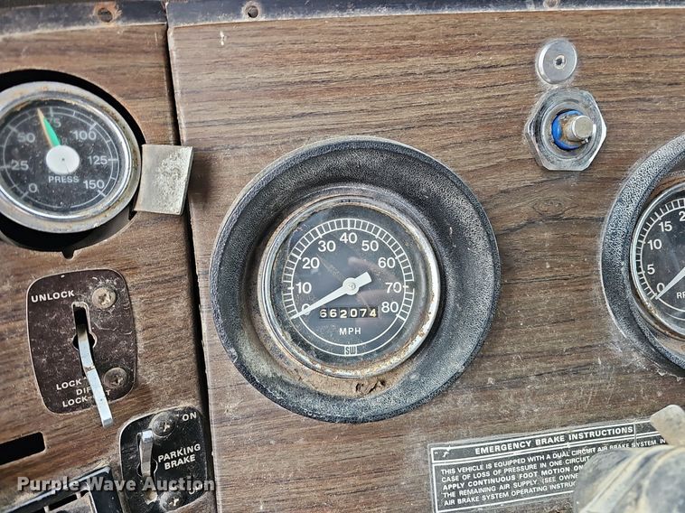 image for item DQ8670 1976 Ford 9000 dump truck