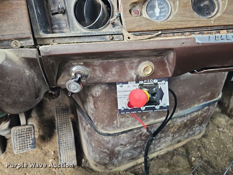 image for item DQ8670 1976 Ford 9000 dump truck