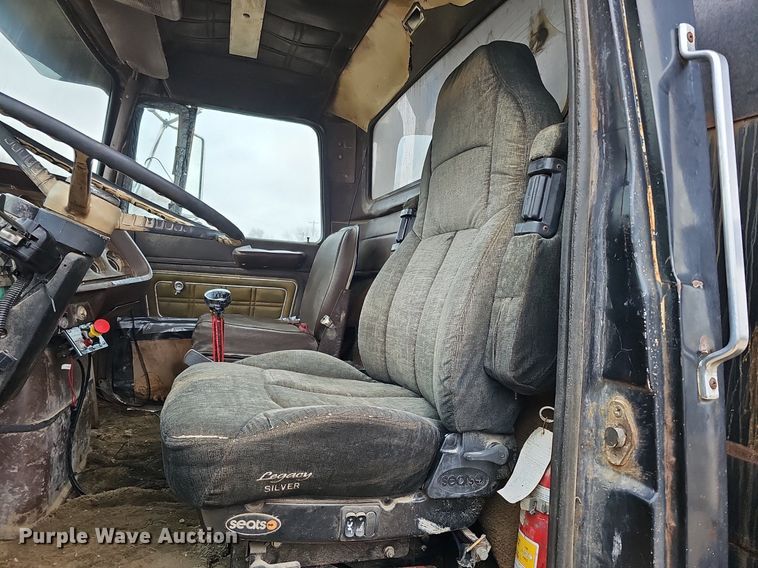 image for item DQ8670 1976 Ford 9000 dump truck