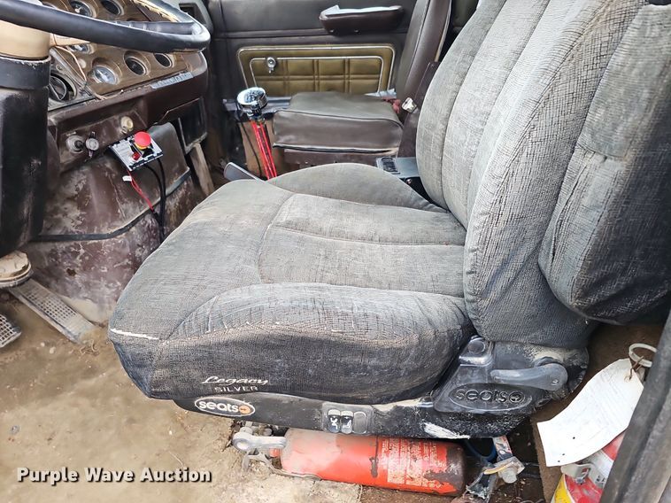 image for item DQ8670 1976 Ford 9000 dump truck