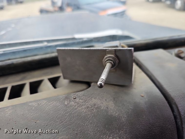 image for item DQ8670 1976 Ford 9000 dump truck