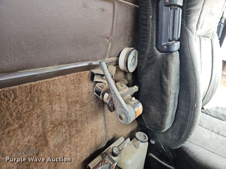 image for item DQ8670 1976 Ford 9000 dump truck