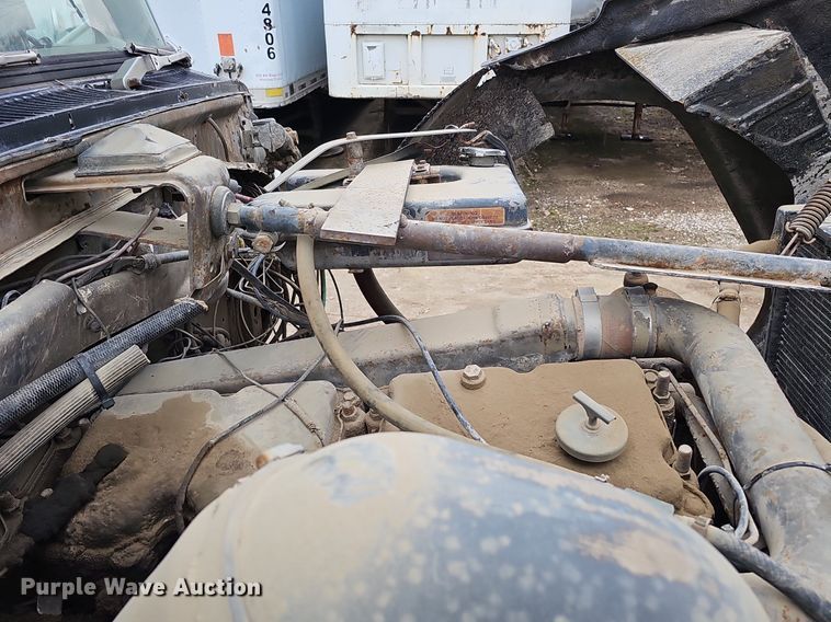 image for item DQ8670 1976 Ford 9000 dump truck