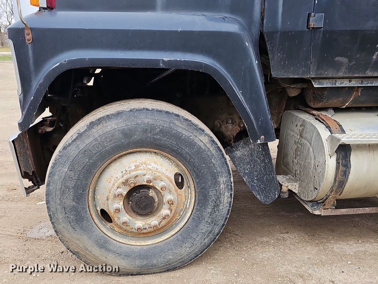 image for item DQ8670 1976 Ford 9000 dump truck