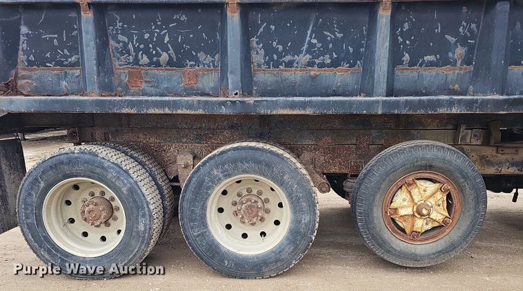 image for item DQ8670 1976 Ford 9000 dump truck