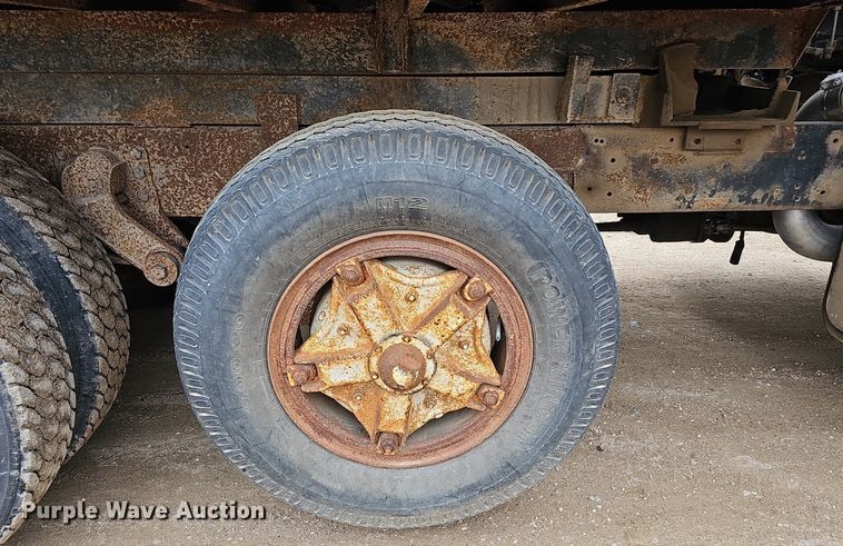image for item DQ8670 1976 Ford 9000 dump truck