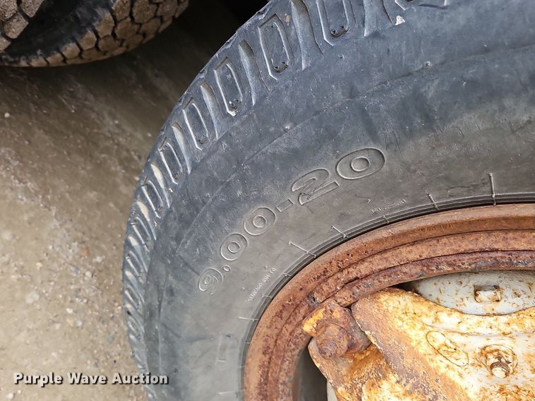 image for item DQ8670 1976 Ford 9000 dump truck