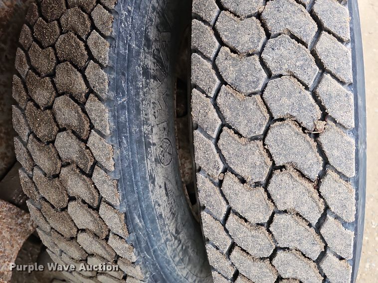 image for item DQ8670 1976 Ford 9000 dump truck