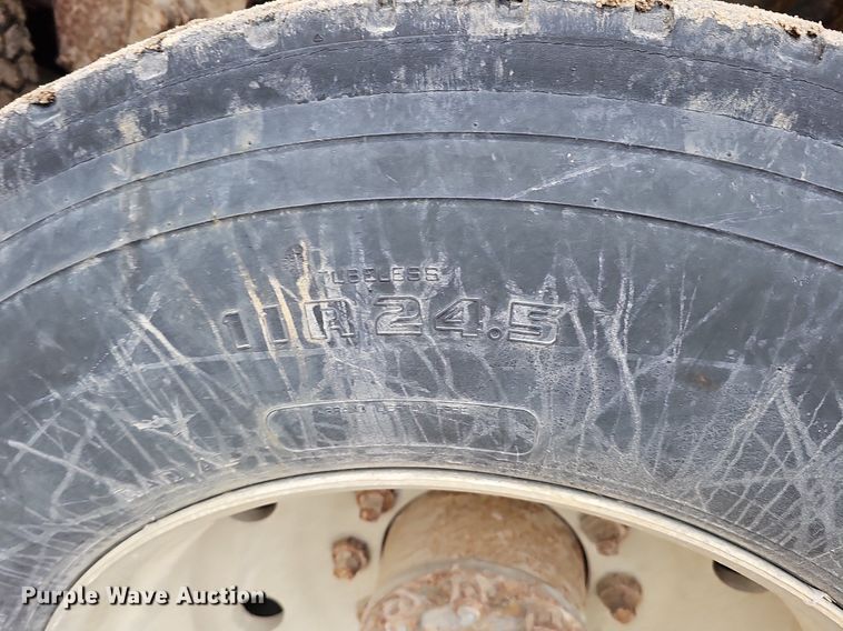 image for item DQ8670 1976 Ford 9000 dump truck