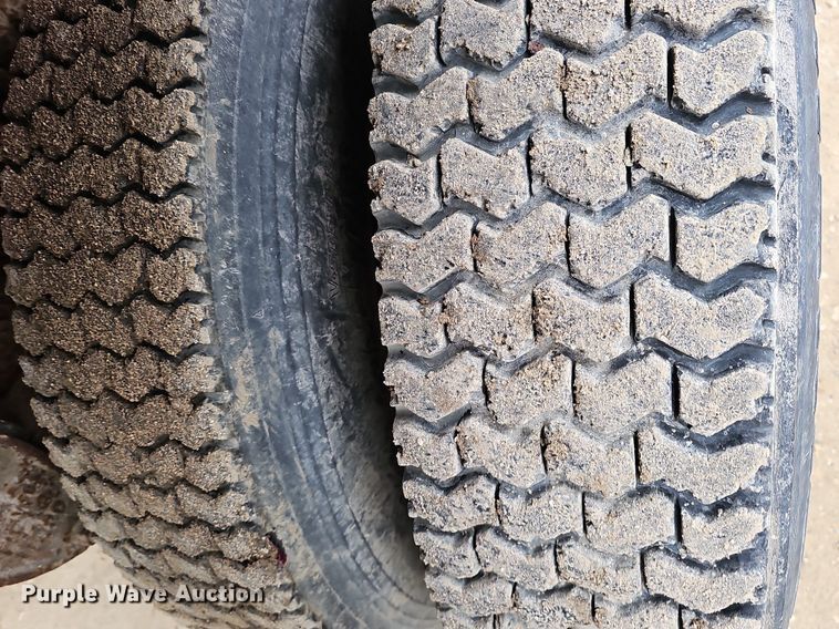 image for item DQ8670 1976 Ford 9000 dump truck