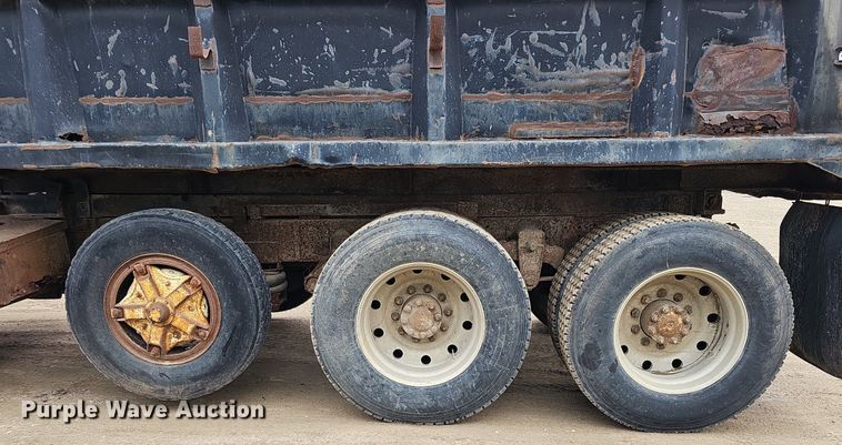 image for item DQ8670 1976 Ford 9000 dump truck