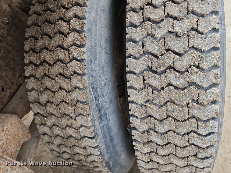 image for item DQ8670 1976 Ford 9000 dump truck