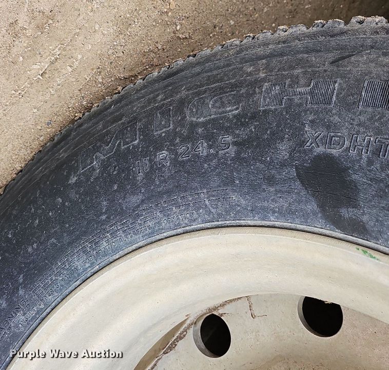 image for item DQ8670 1976 Ford 9000 dump truck