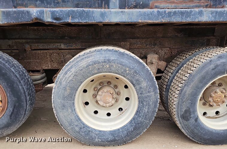 image for item DQ8670 1976 Ford 9000 dump truck