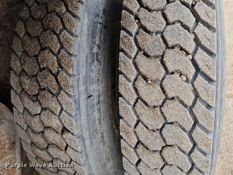 image for item DQ8670 1976 Ford 9000 dump truck