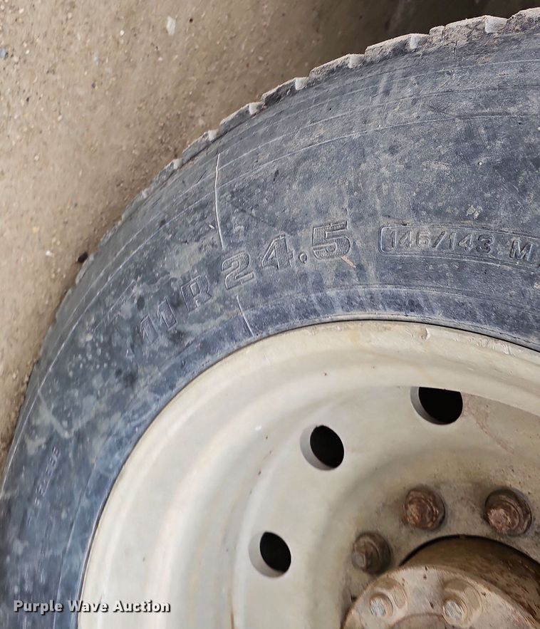 image for item DQ8670 1976 Ford 9000 dump truck