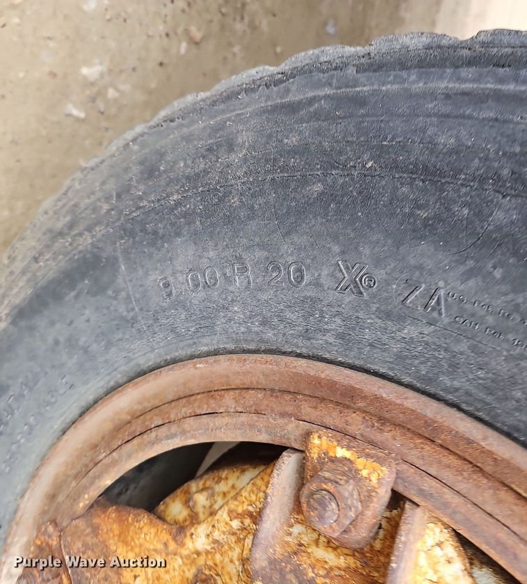 image for item DQ8670 1976 Ford 9000 dump truck