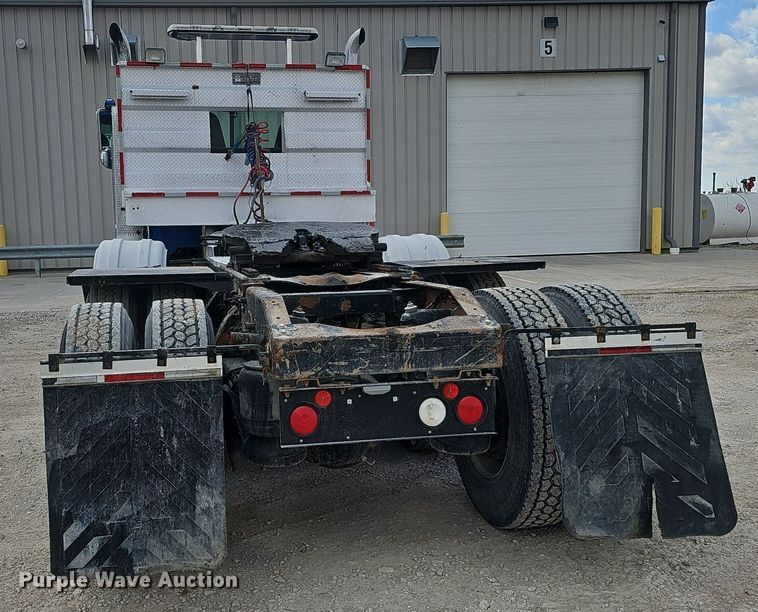 image for item DQ8673 1999 Peterbilt 379 semi truck