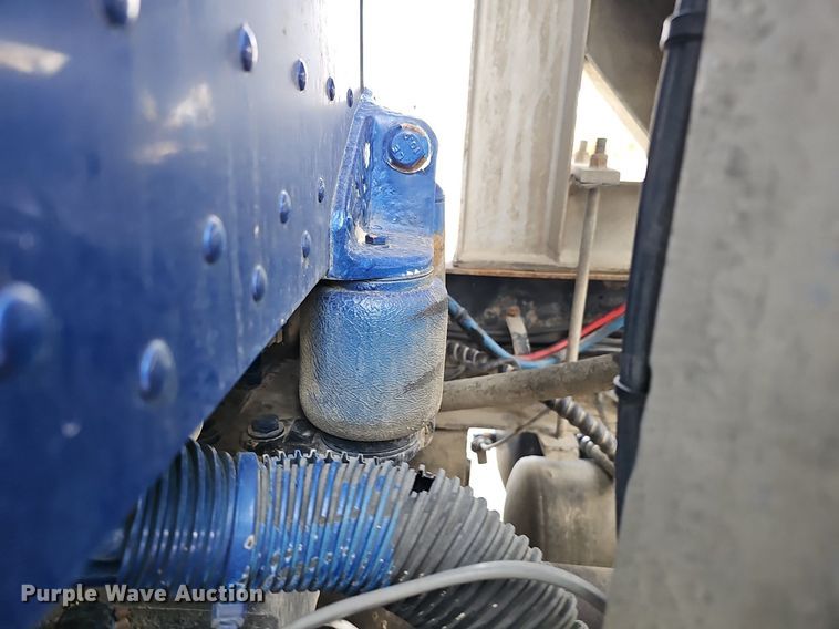 image for item DQ8673 1999 Peterbilt 379 semi truck