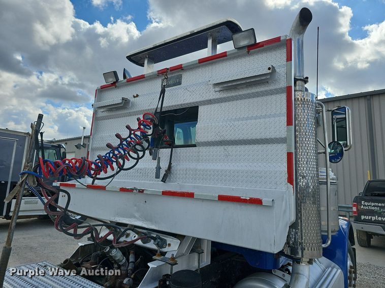 image for item DQ8673 1999 Peterbilt 379 semi truck