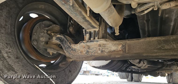 image for item DQ8673 1999 Peterbilt 379 semi truck