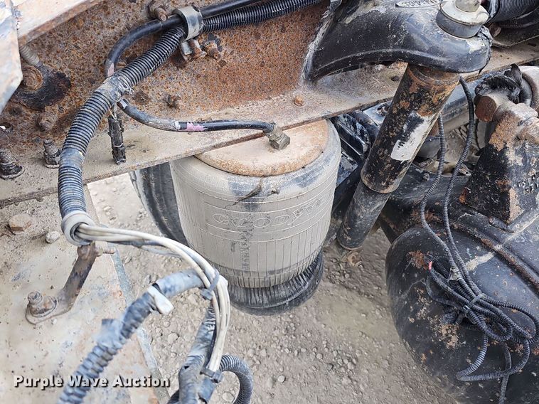 image for item DQ8673 1999 Peterbilt 379 semi truck