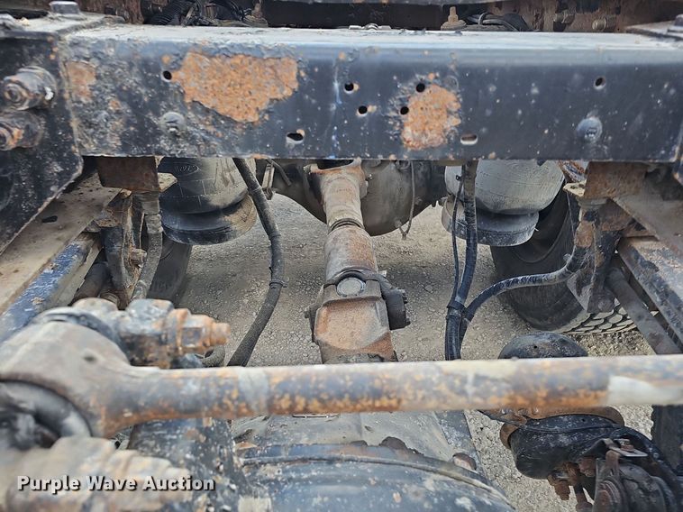 image for item DQ8673 1999 Peterbilt 379 semi truck