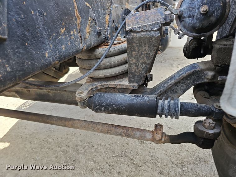 image for item DQ8673 1999 Peterbilt 379 semi truck