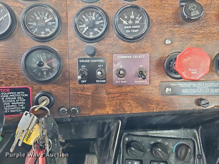 image for item DQ8673 1999 Peterbilt 379 semi truck