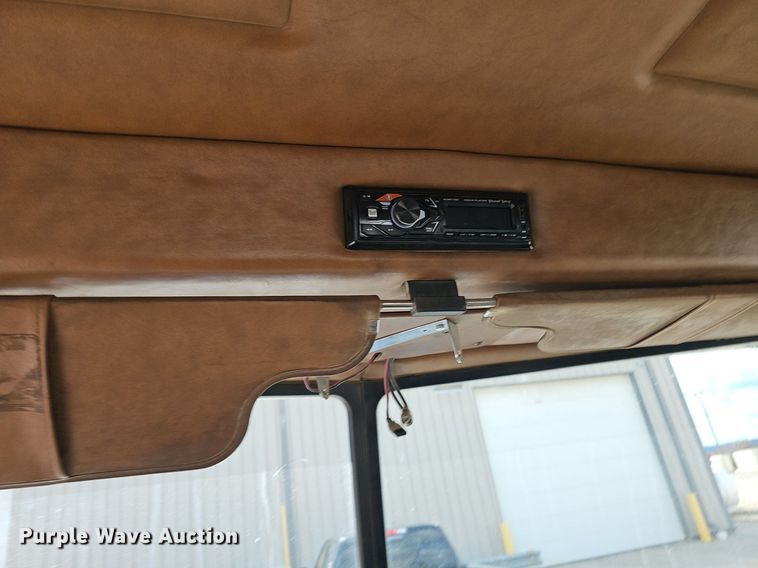 image for item DQ8673 1999 Peterbilt 379 semi truck