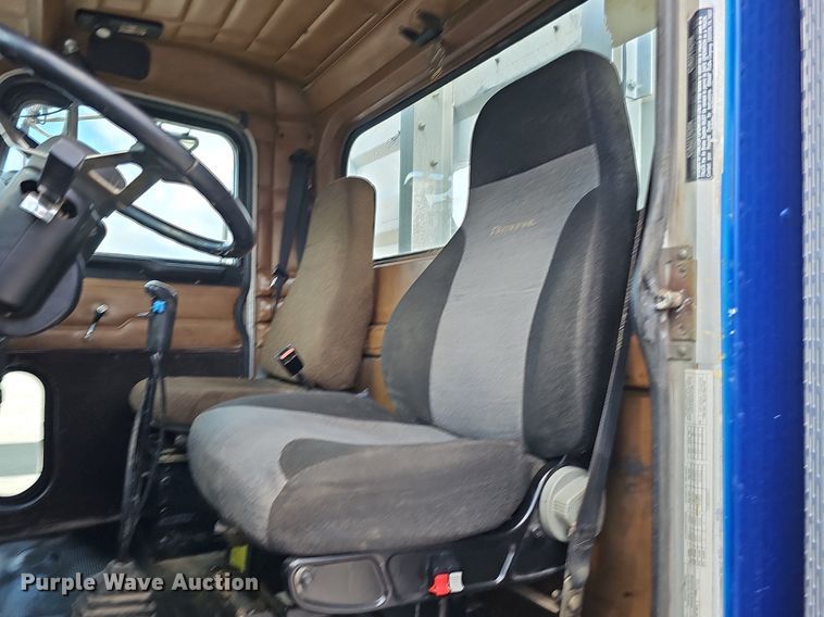 image for item DQ8673 1999 Peterbilt 379 semi truck