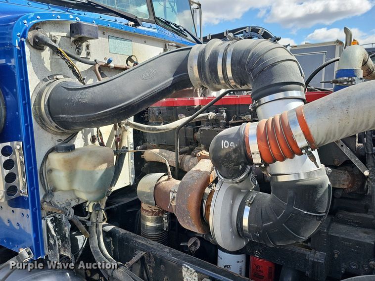 image for item DQ8673 1999 Peterbilt 379 semi truck