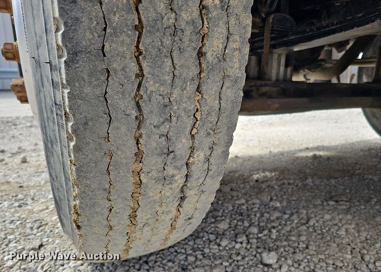 image for item DQ8673 1999 Peterbilt 379 semi truck