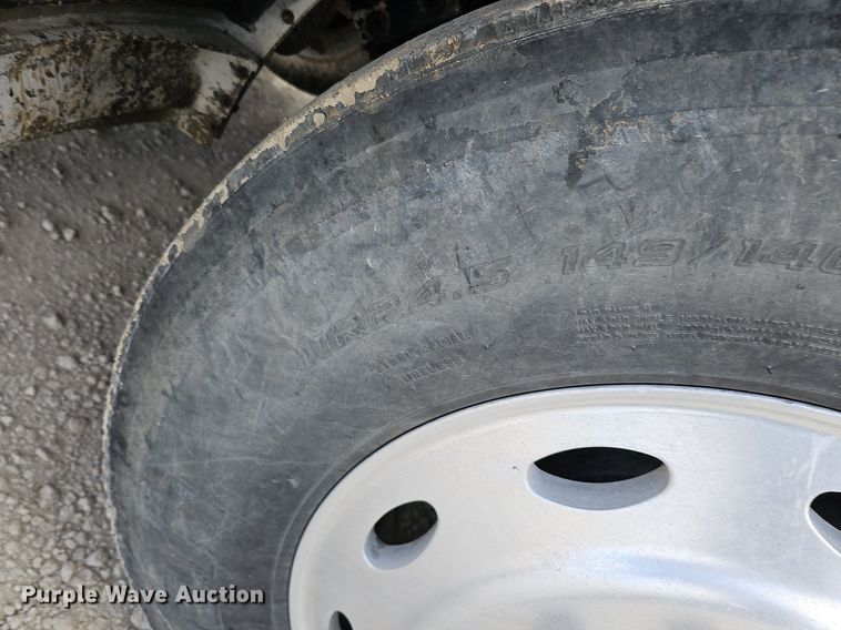 image for item DQ8673 1999 Peterbilt 379 semi truck