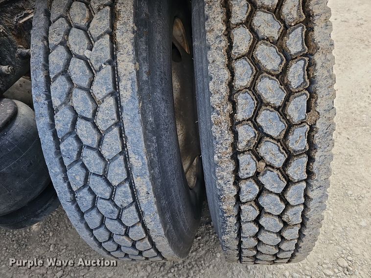 image for item DQ8673 1999 Peterbilt 379 semi truck