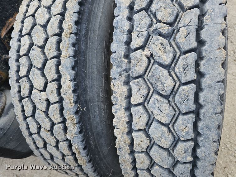 image for item DQ8673 1999 Peterbilt 379 semi truck