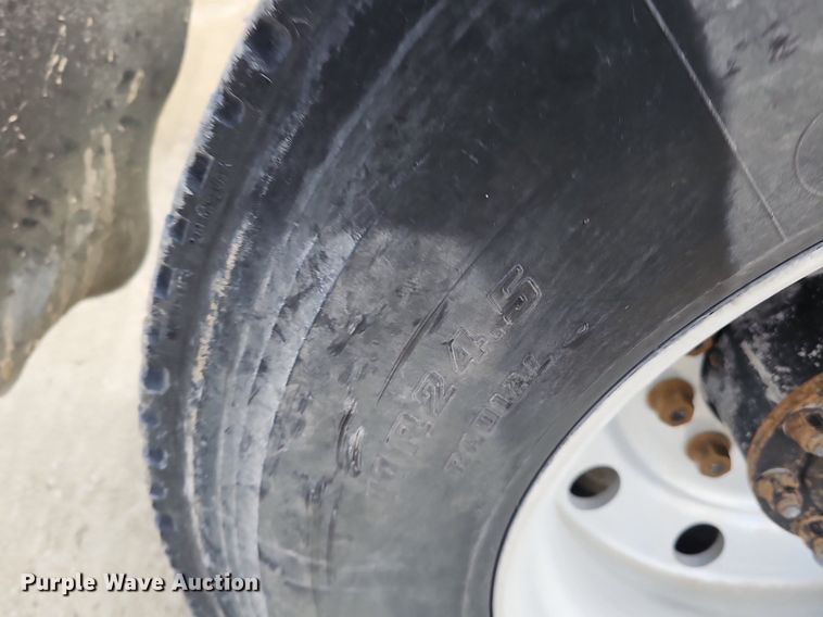 image for item DQ8673 1999 Peterbilt 379 semi truck