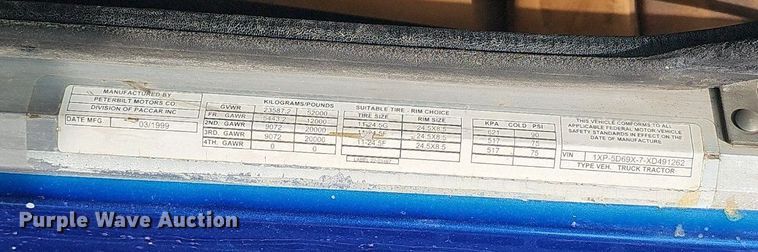 image for item DQ8673 1999 Peterbilt 379 semi truck