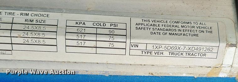 image for item DQ8673 1999 Peterbilt 379 semi truck