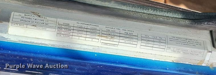 image for item DQ8673 1999 Peterbilt 379 semi truck